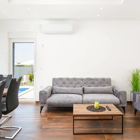 L&l By Interhome