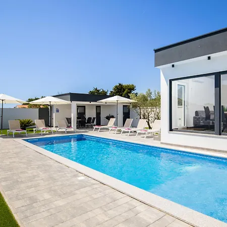 L&l By Interhome