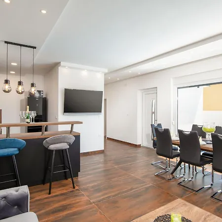 L&l By Interhome